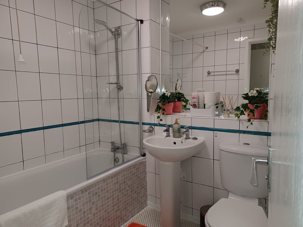 MALTING-GREEN DOOR-One Bedroom Apartment