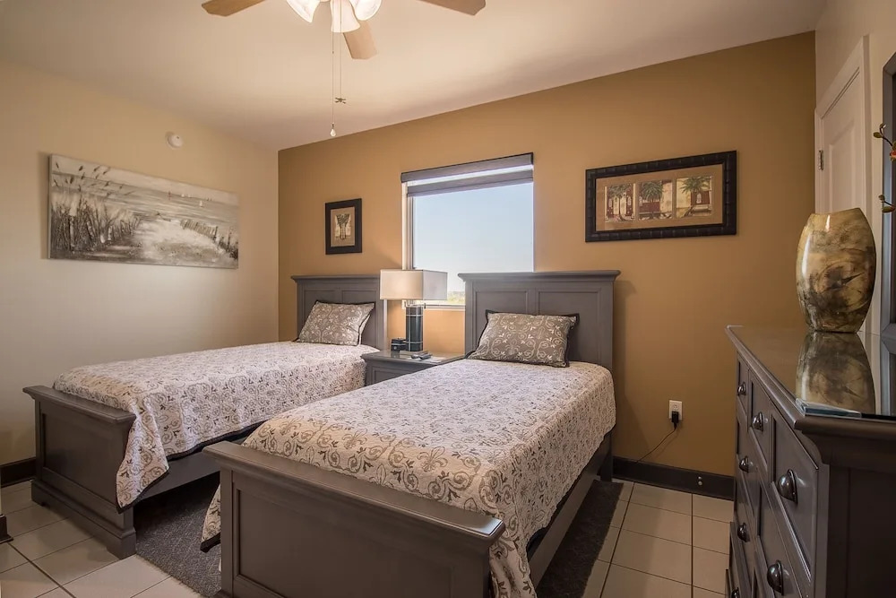Sea Breeze 1011 Penthouse