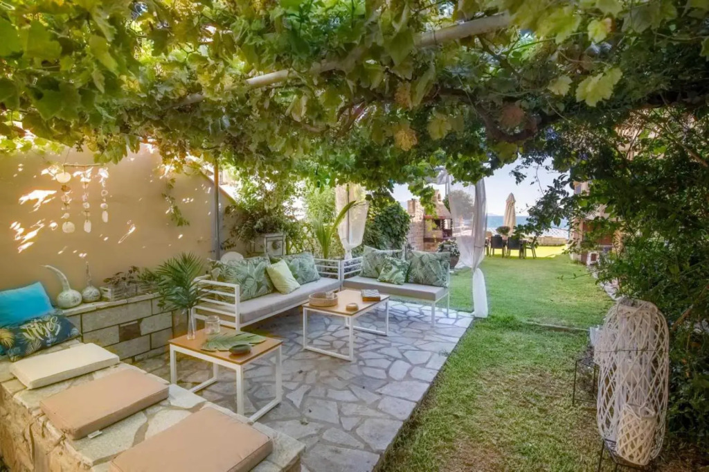 Lovely apartment just infront of the beach