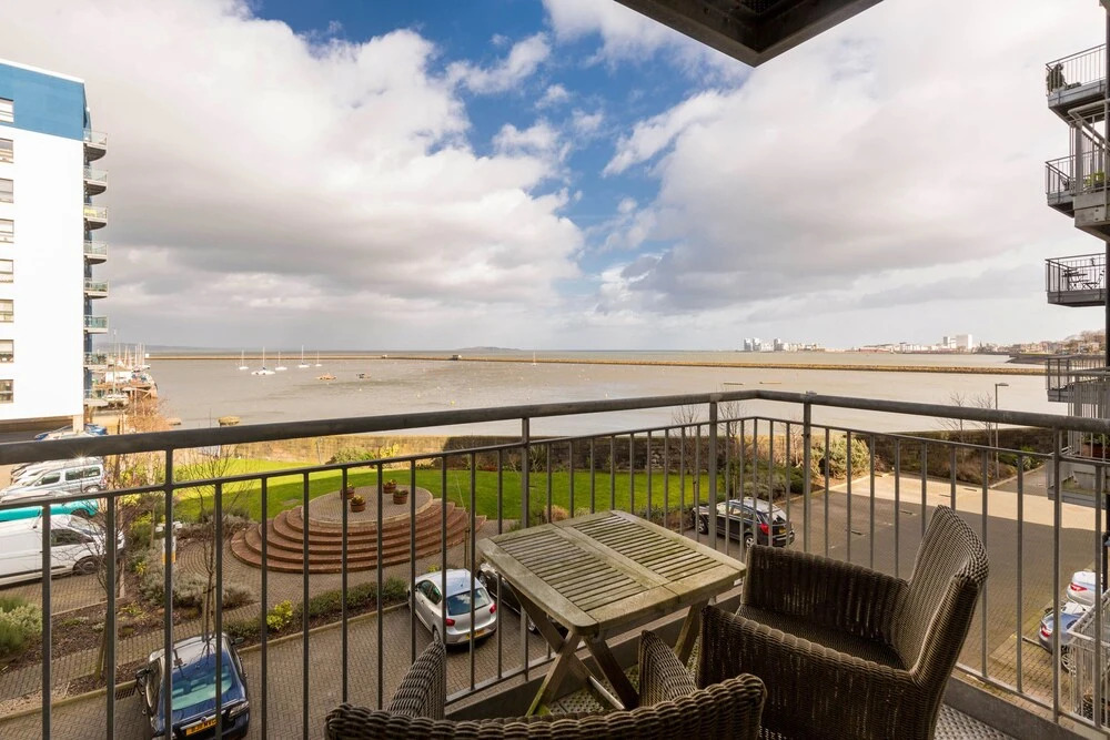 411 - Corinthian Quay Apartment