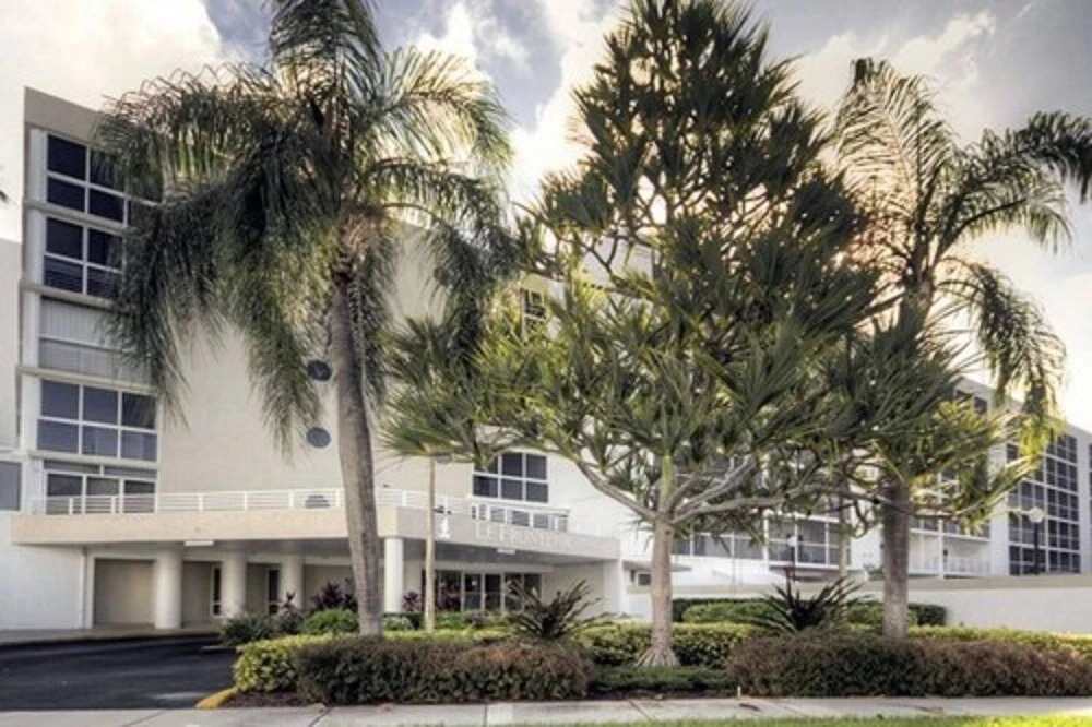 Le Frontenac 404 by Go Florida Condo