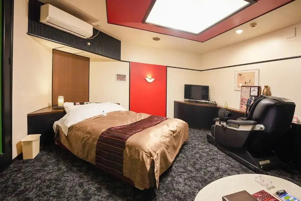 HOTEL CHAREL