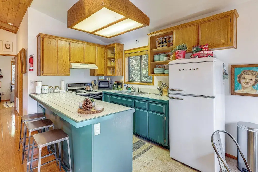 Idyllwild Cabin w/ Deck & Tahquitz Peak Views