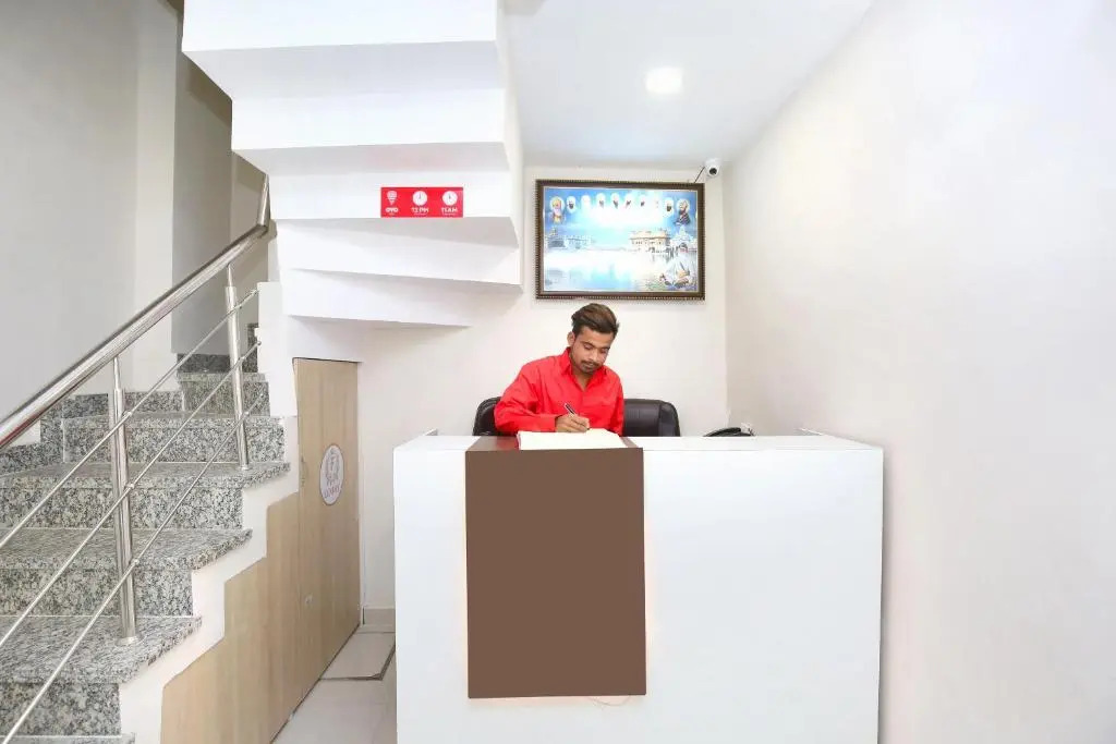 OYO 24501 Hotel Forever Inn