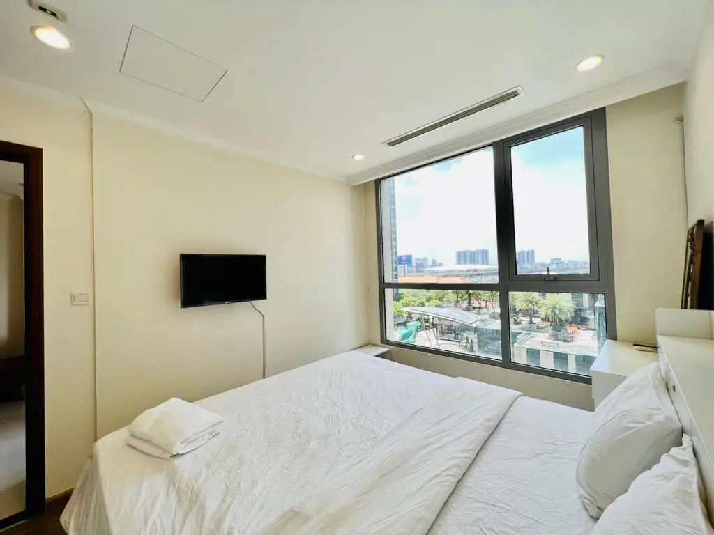 Vinhomes Landmark 81 Apartments- Christine Home