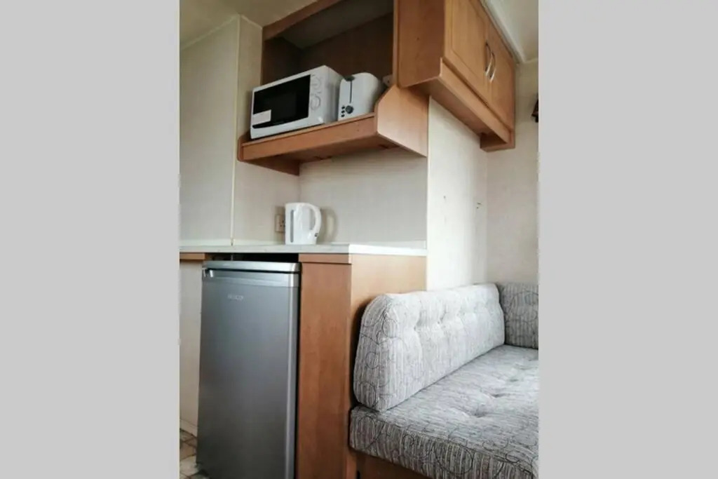 Beachside, Family-friendly, WiFi, 8 berth Caravan 133