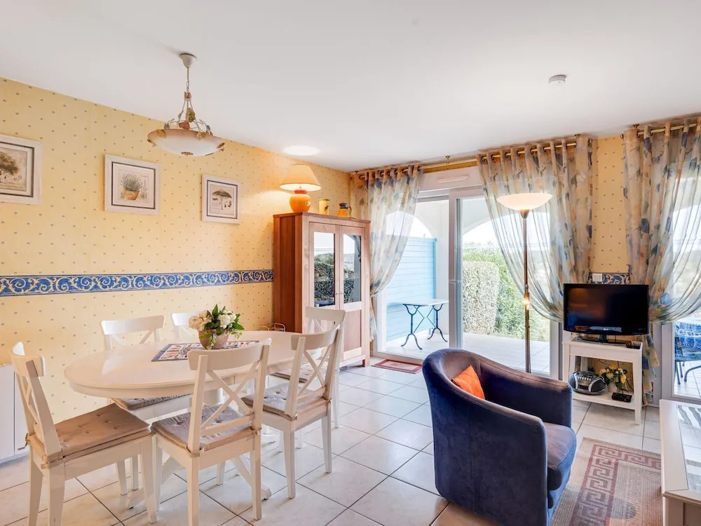 Modern Holiday Home in Saint-raphaël With Private Pool