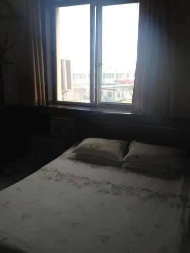 Tangshan Luxuan Inn