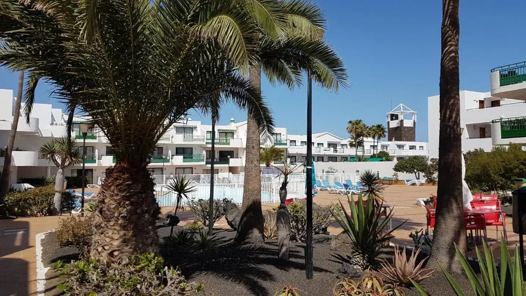Lanzarote-Beach-Apartment, Las Cucharas Beach, Costa Teguise -- 1 MINUTE WALK FROM MAIN SQUARE, 35 METERS FROM BEACH