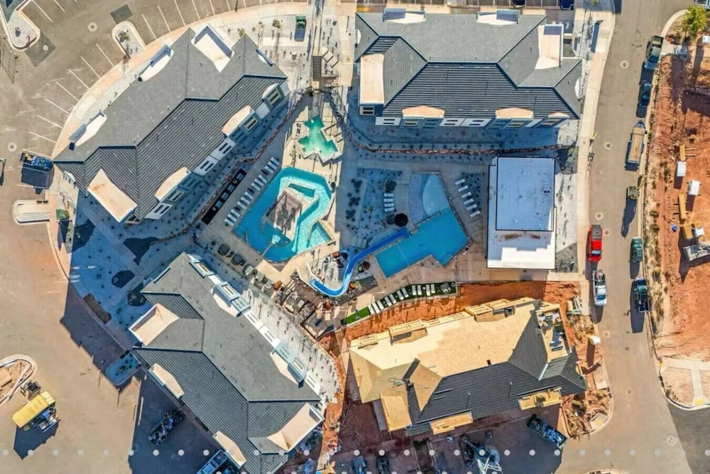 485 Rooftop Hot Tub - Sleeps 24