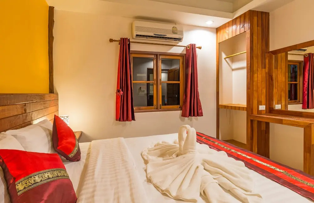 Pinthong Aonang Villa