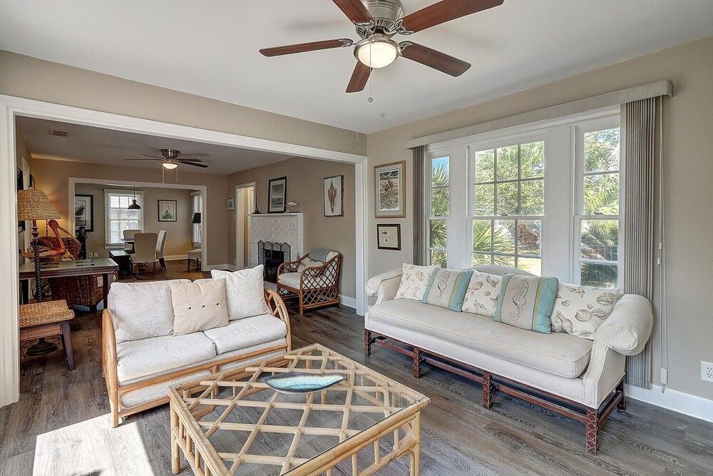 Rockport Blue Crab Bungalow Close to City Attractions by Redawning