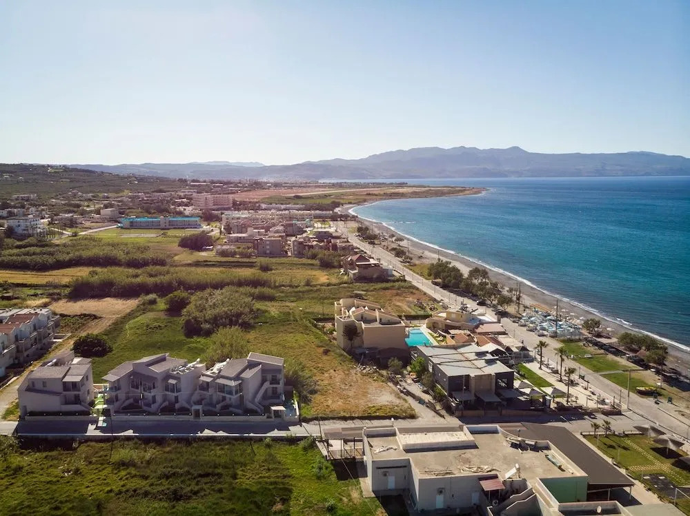Aegean Breeze Luxury Apartments next to the sea