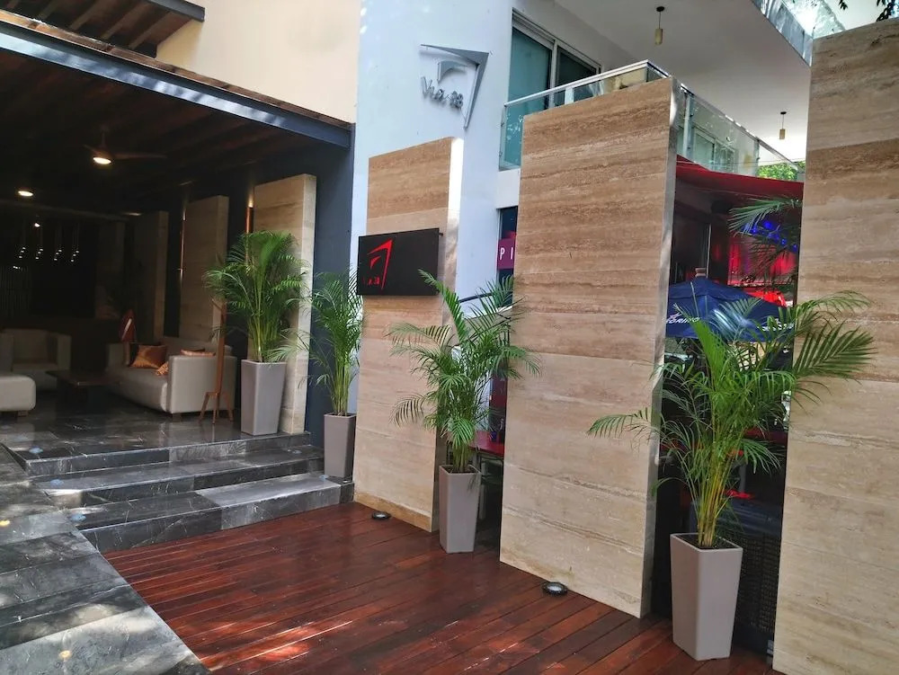 Luxurious & Central Condo In Playa Steps From The Beach