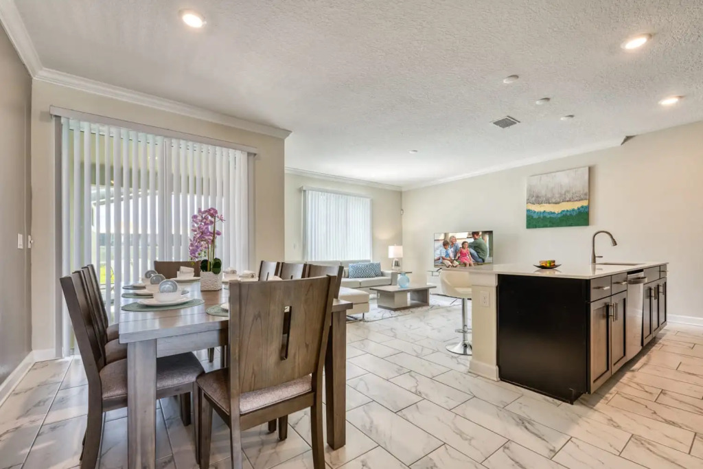 Super nice and spacious home with private pool near Disney