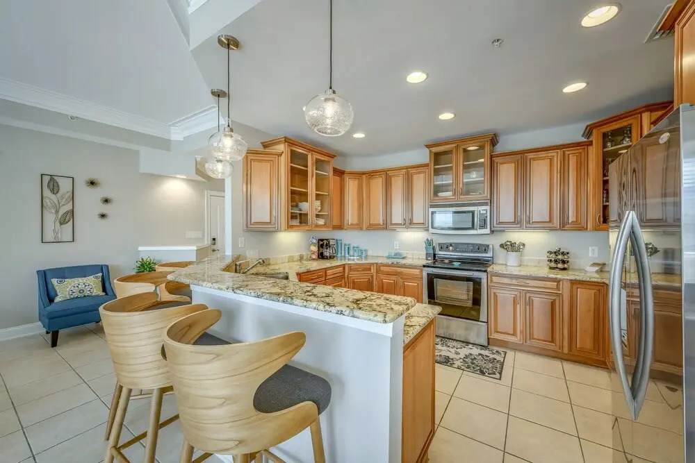 Penthouse Luxury - Exquisite Oceanside Condo