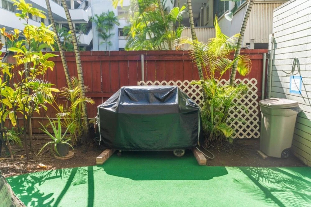 Hawaiian King 506 by RedAwning