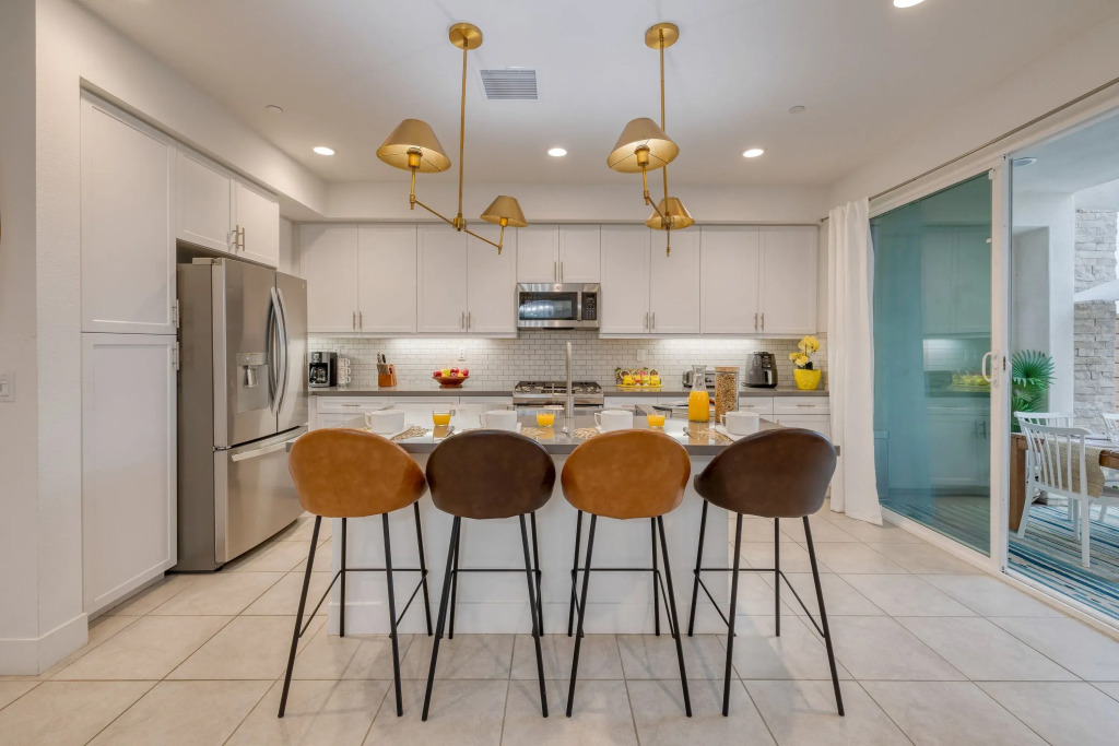 Sunburst by Avantstay Lakefront + Mountain Views