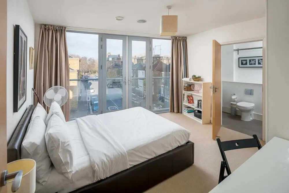 Bright Spacious 2bed 2bath in Battersea