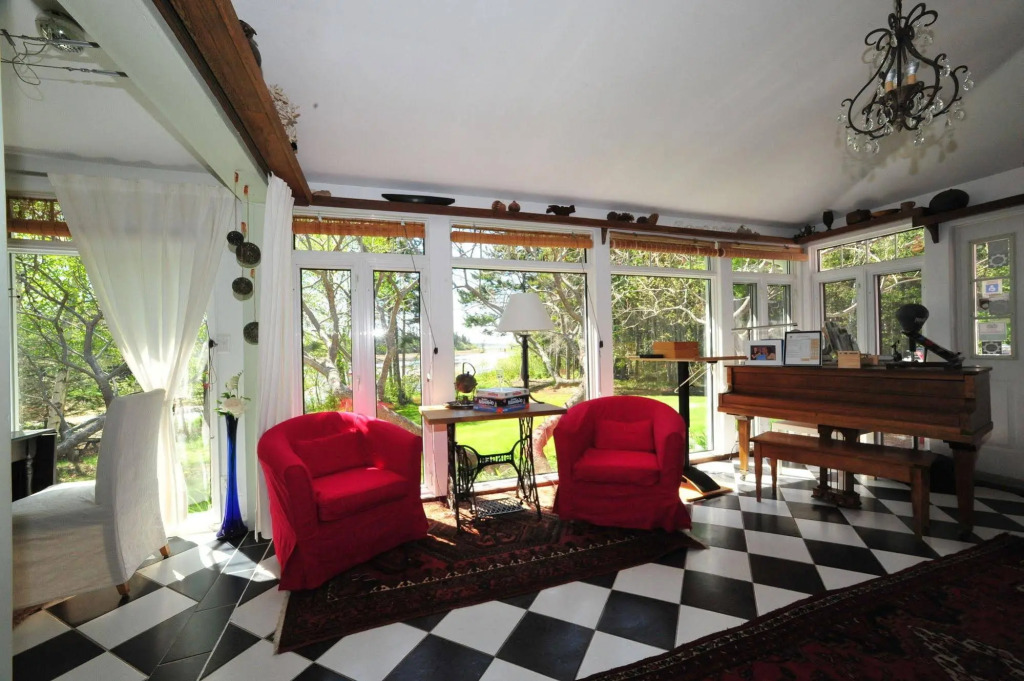 Little Shemogue Inn