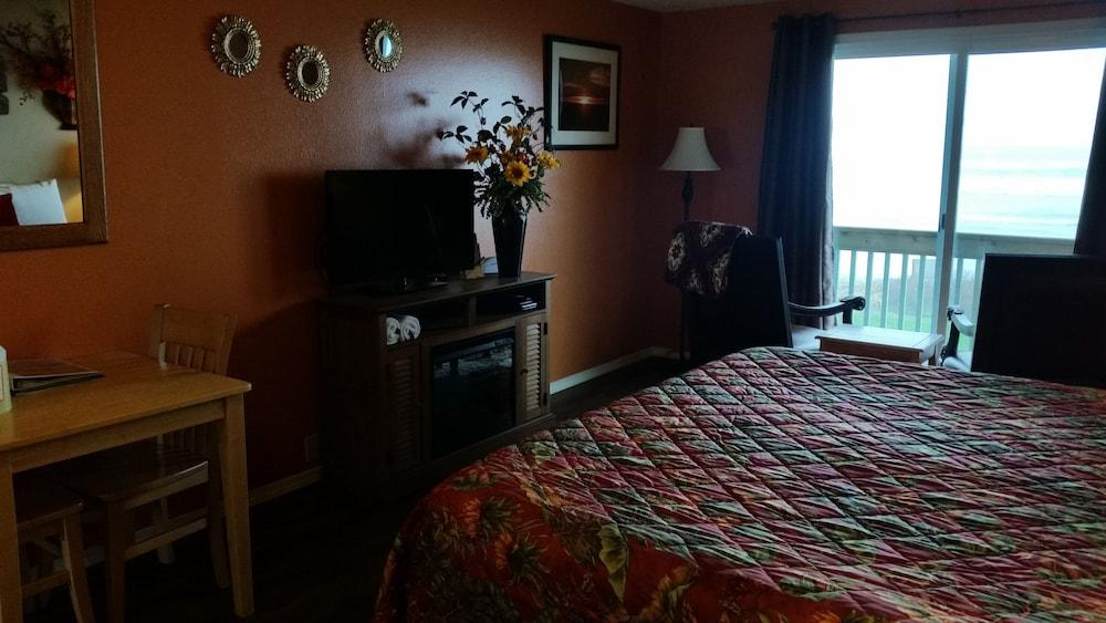 Silver Surf Motel