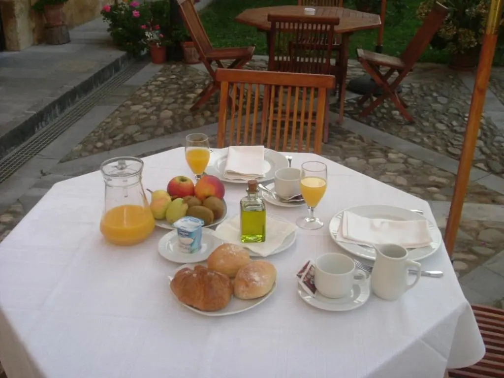 Hotel Castillo Valdés Salas