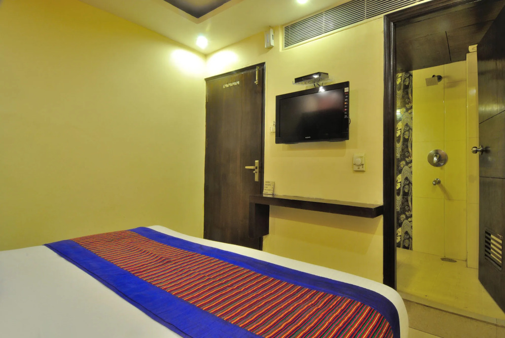 Hotel Gold Palace - 03 Mins Walk From New Delhi Railway Station