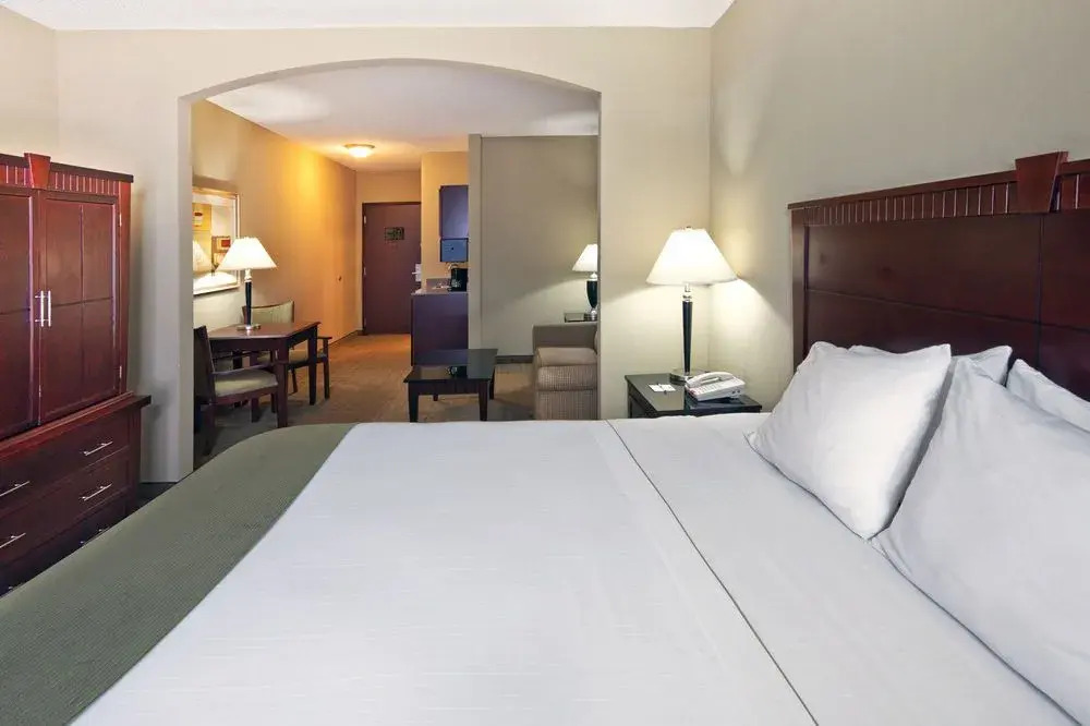 Holiday Inn Express Hotel & Suites Shawnee I-40 by IHG