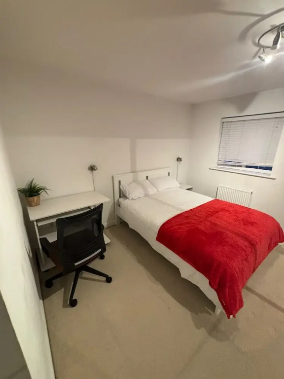 Dartford, 4 Beds, Sleeps 8, Near Bluewater and M25