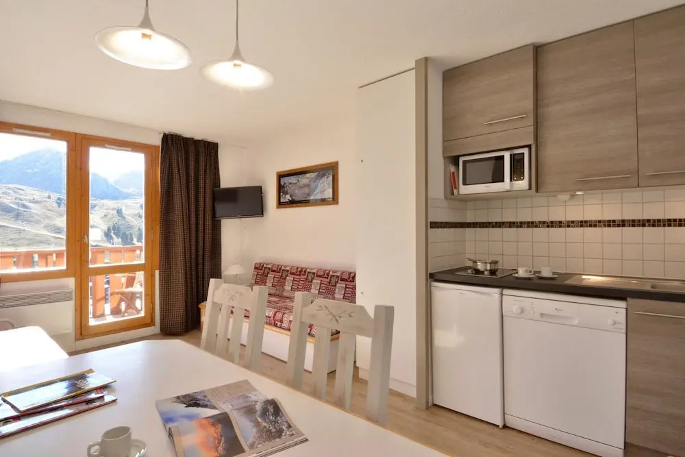 Belle Plagne 3 Roomed Apartment for 6 People of 34 mÂ² on the Slopes And422