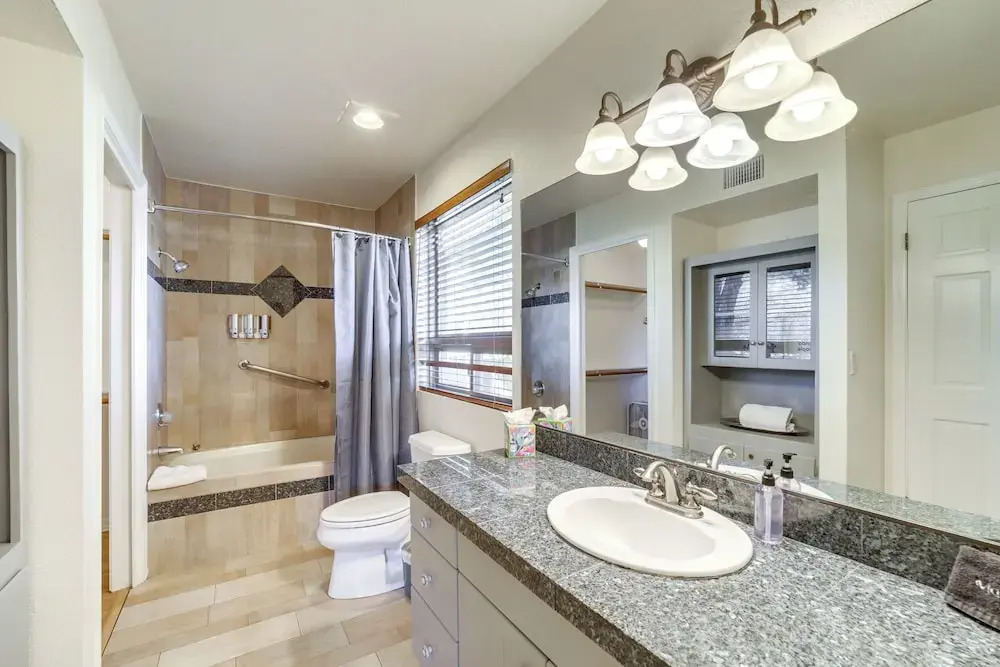 Castle Rock Views: Sedona Retreat w/ Hot Tub!