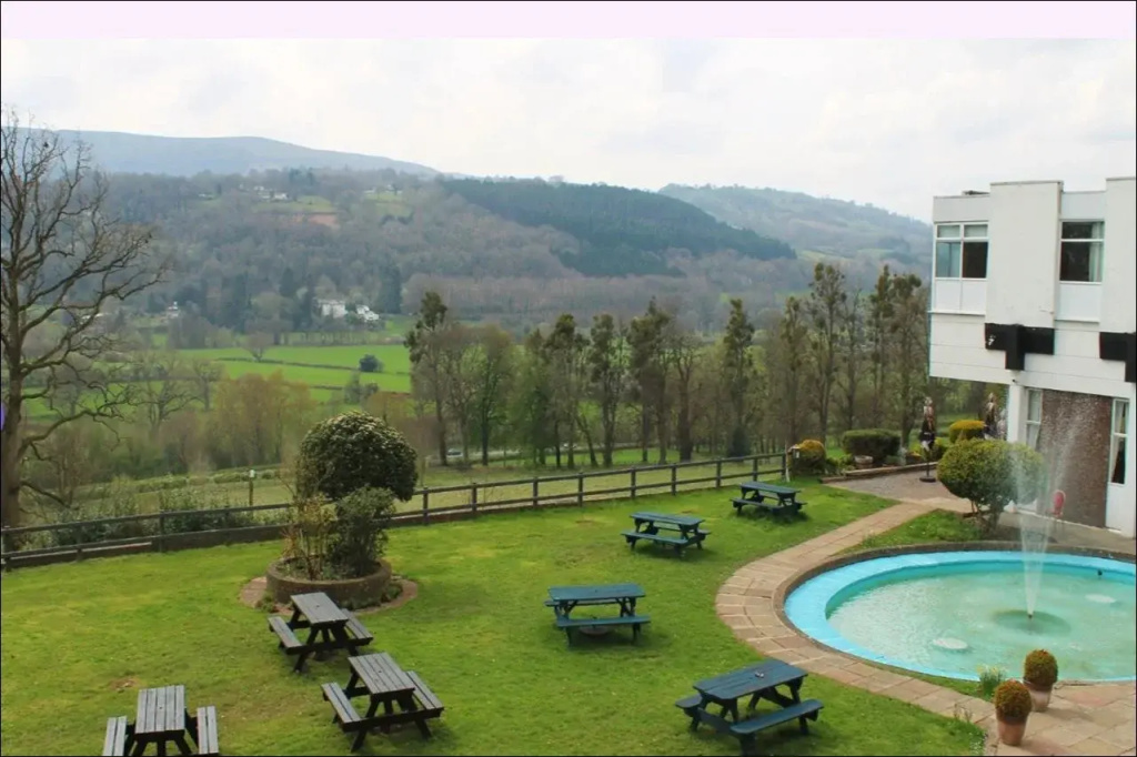 The Manor Hotel