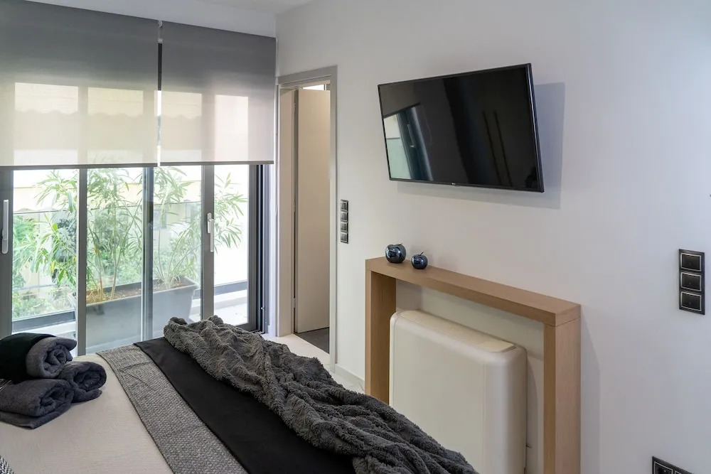 The Lop Athens Holidays Luxury Suites