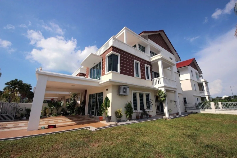 Felicia Home