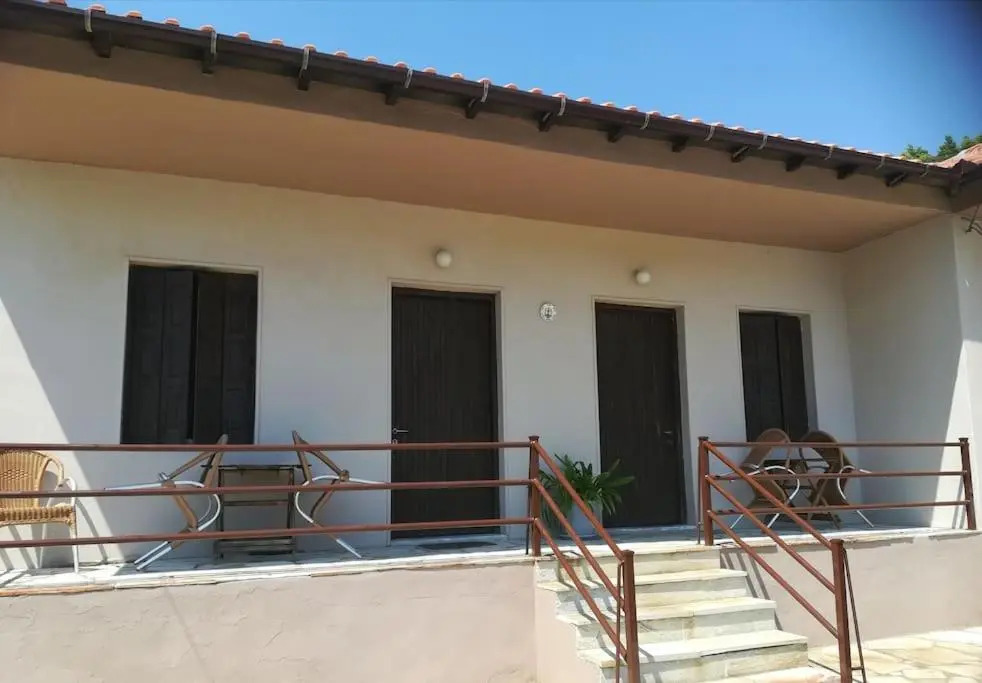 Theo House 1
