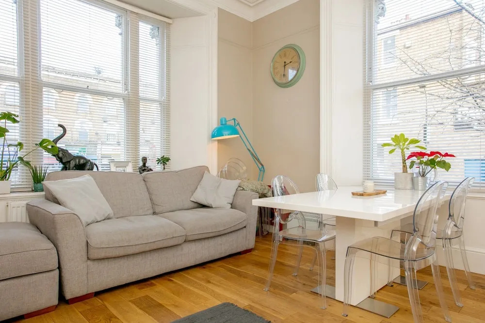 2 Bedroom Flat Near Shepherd's Bush Sleeps 4