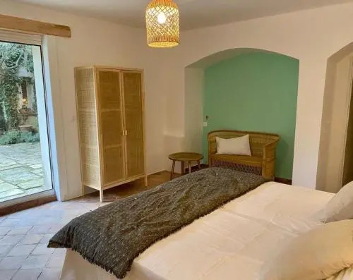 La Maison Des Autres, piscine chauffée, chambres dhôtes, proche dUzès, Nîmes, Pont du Gard, Alès New 2026 SPA DE LUXE PRIVATIF DANS LA SUITE POUR 2