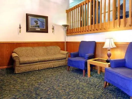 Super 8 by Wyndham Lincoln North