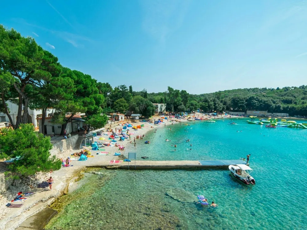 Nice Chalet With 2 Bathrooms and a Dishwasher Near Pula