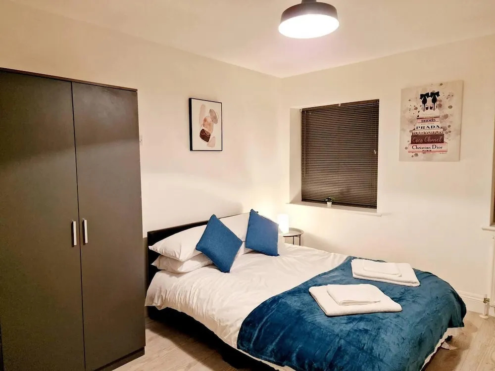 Modern Apartment in Uxbridge