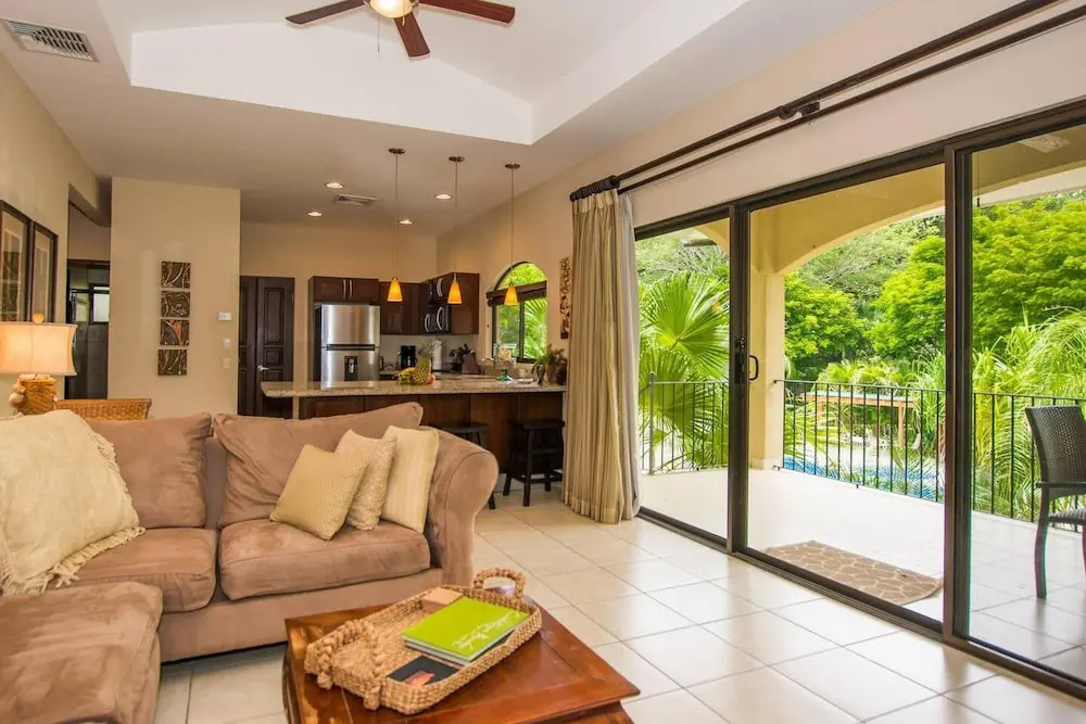 Casa del Sol-4 Secured and Quiet Complex - Minute Walk to the Beach