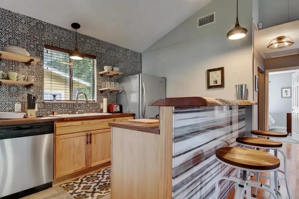 2BR 2BA Boutique SoLa House by RedAwning