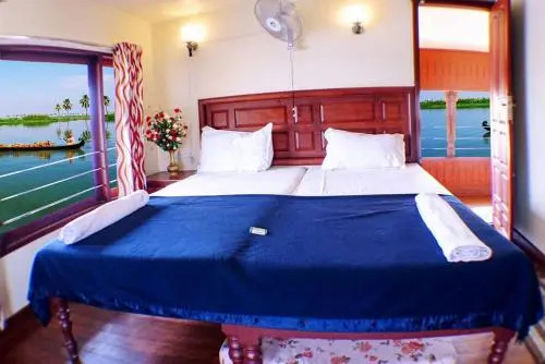 Green Heaven House Boat 1