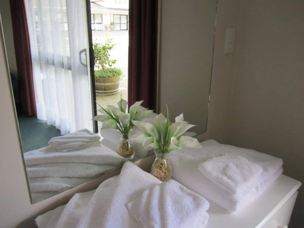 Camellia Court Motel