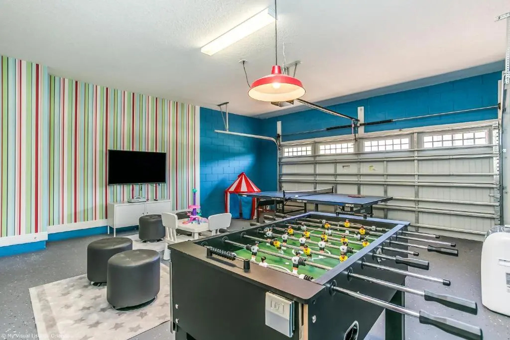 8 Bedroom Vacation Home with Pool 2114