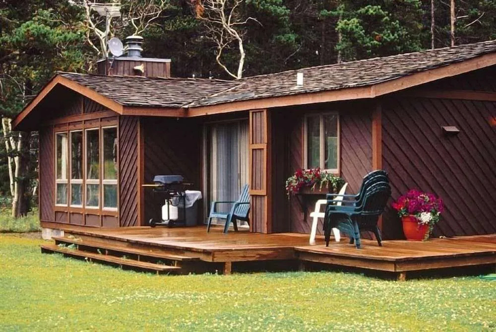 Glacier Park Lodge