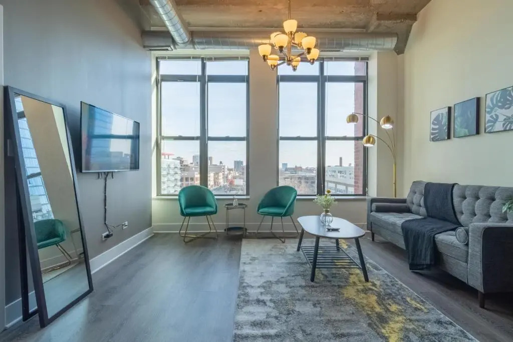 McCormick Place 420 friendly 2br-2ba on Michigan avenue with optional parking for 6 guests