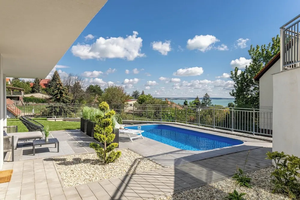 Lake Spirit Boutique Apartments