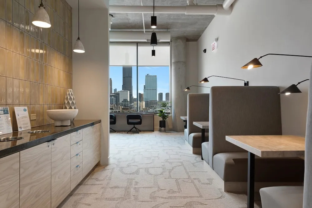 West Loop High-end 2BR Walkable City Views