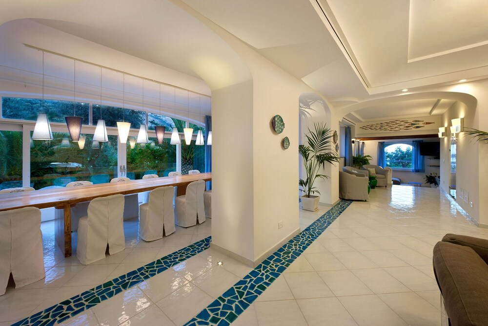 Amore Rentals - Villa Ariadne